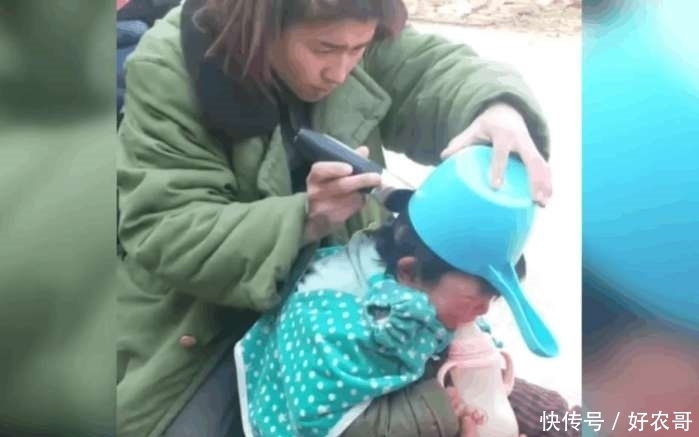 理发店|女子给自己小孩理发,一个勺子一个发型,锅盖头原来是这么来的!