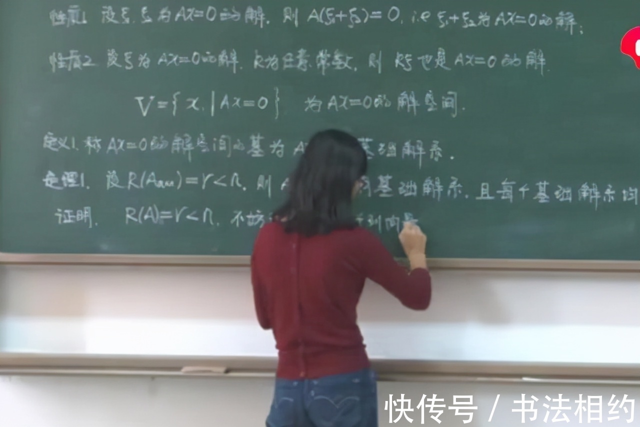 板书#别人家的大学美女老师!课堂板书成为传阅焦点,堪称“教科书”