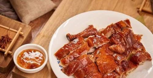  这一桌年夜饭，1汤5荤2素，是我最喜爱的菜肴，还全都是回忆