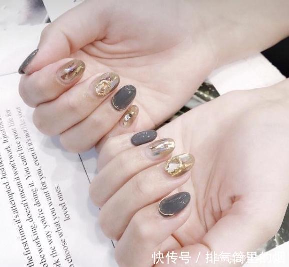 高级感十足的烟灰色和奶灰色美甲图片,时尚显白,拒绝平庸