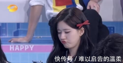 赵露思和徐开骋亮相《快乐大本营》，两人同台合唱，赵露思好娇小