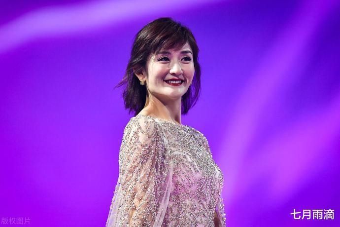 谢娜进央视主持一期就被换掉,官方只给12字评价,网友直呼“看不懂”