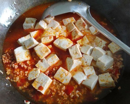 步骤|做麻婆豆腐时,不要直接烫添加更多步骤豆腐嫩滑不脆