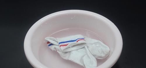 袜子|夏天穿过的袜子又脏又臭？教你一招，不仅干净还没臭味，太实用了