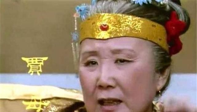 薛姨妈|贾母狠骂薛宝钗,看起来不动声色,其实入木三分,姜还是老的辣