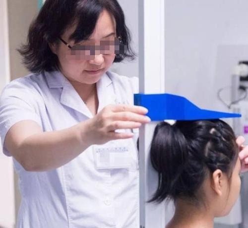 小女生|“最性感”小女生火了!10岁就“早熟”不输成年人,现状让人堪忧