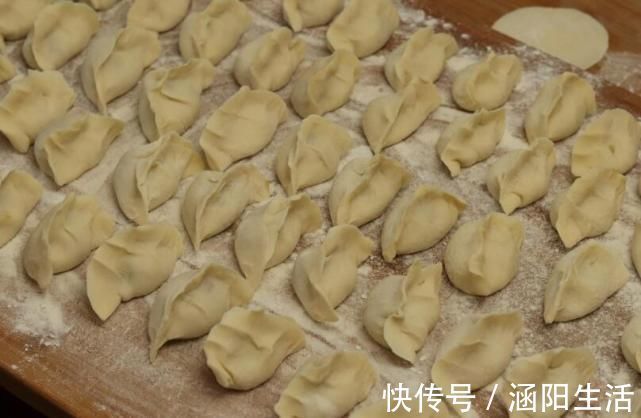 新年吃饺子,调馅时牢记放“2种油”,做的饺子鲜嫩多汁超香!