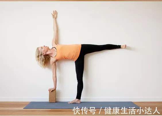 更年期女性|4个表现频繁出现，提示女人：你已经进入更年期了，不年轻了