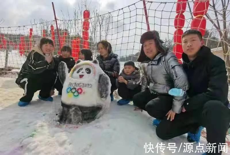 曾家山|手动实现“冰墩墩”自由 四川广元朝天现15吨重巨型“雪墩墩”