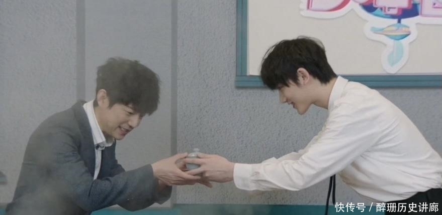 丁程鑫加入快本,直播现场拜何炅为师,还遇见了意料之外的人