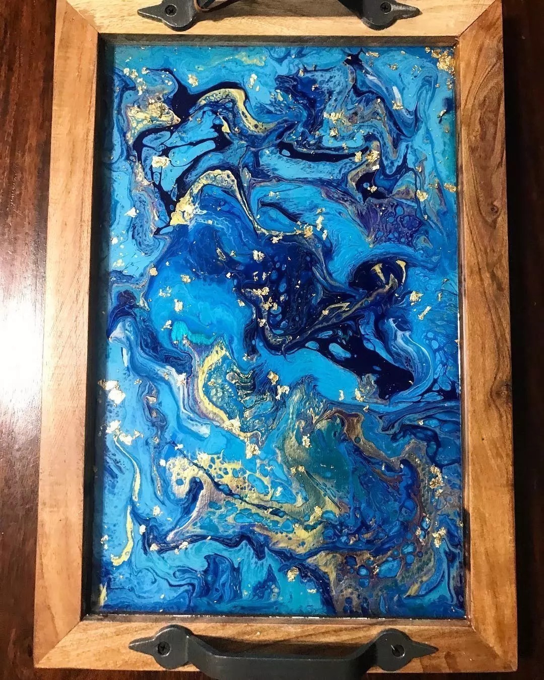 流動性$從沒學過美術的她,用簡單粗暴技法畫畫,讓她成為了百萬富豪