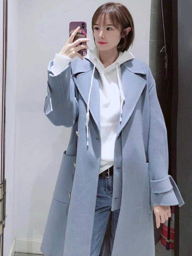 保暖 冬日的寒冬腊月,必备的雾霾蓝大衣,能让你保暖时尚有气质