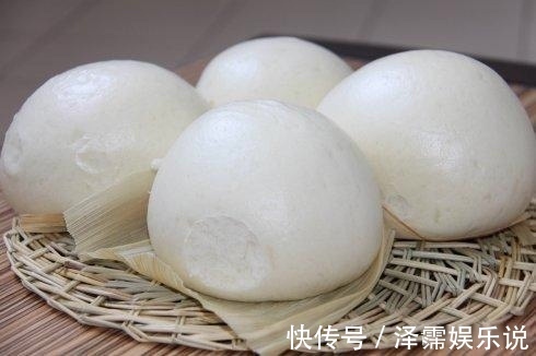 冬天蒸馒头,发面只用酵母就“悲剧”了,放一勺它18分钟发满盆