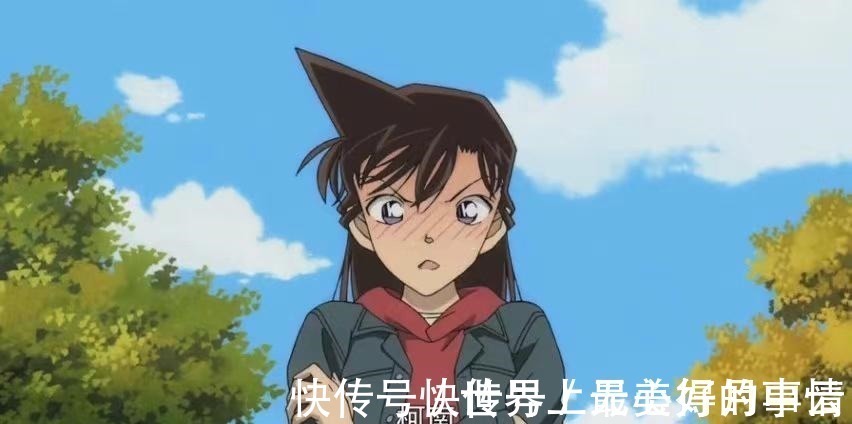 名侦探柯南|毛利兰穿裙子踢球，柯南直勾勾盯着，灰原哀问不止白色吧