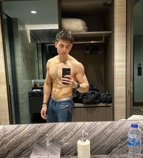 撩人|俊俏型男有一身漂亮肌肉,胸肌、腹肌、臂肌紧实,人鱼线性感撩人