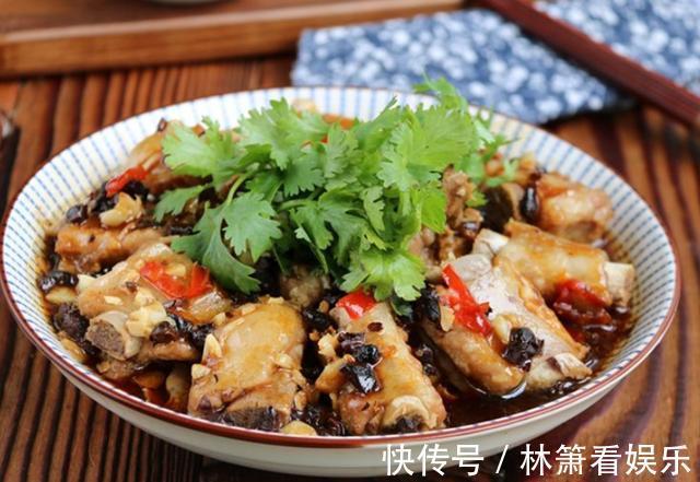 农家小炒美味,青椒鸡简单好吃,味道棒,自己最爱豆豉蒸排骨