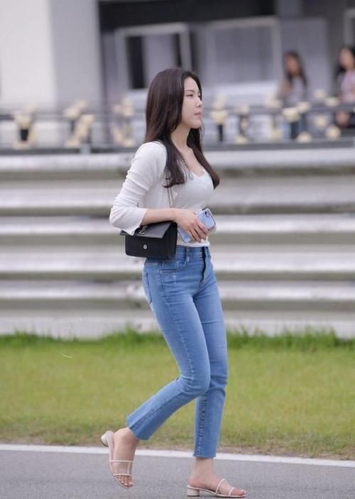 表现力|简洁风格也能美到极致，牛仔裤，轻松呈现个人魅力！