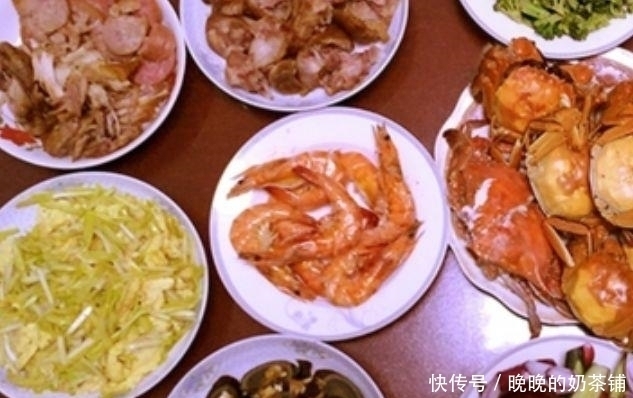 姑姑家|周末去姑姑家, 看到姑父做的一桌子菜, 我一口饭都没吃!