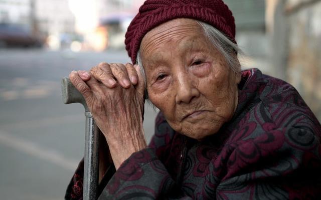 宝妈|90后宝妈朋友圈晒“孕装照”,忘记屏蔽亲戚,引来全家人怒斥