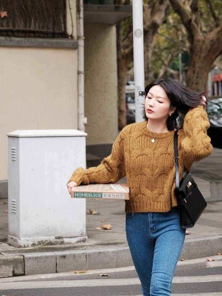 半身裙 冬天毛衣穿不出高级感?不妨试试这些搭配方式,日常实用又百搭