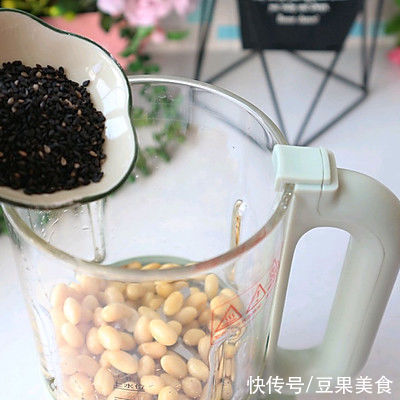 黄豆|从小吃乌发黑芝麻豆浆长大的我，谁敢说我这做法不正宗