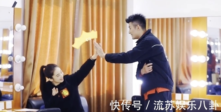编导们|她在闹他在笑!王适娴不停吐槽老公,谌龙一旁聆听配合击掌超宠溺
