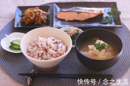 方便面|张文宏建议:孩子早上不许吃粥,其实这4类早餐最好也别给孩子吃