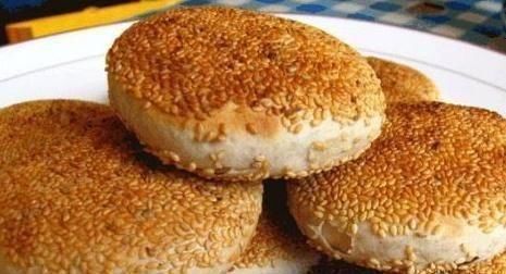 想吃烧饼自己做,省钱又好吃,成本不到一块钱,酥香层次多