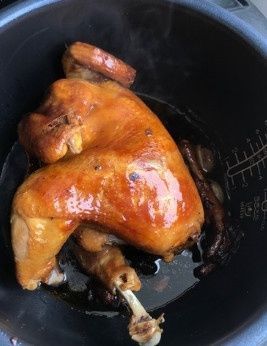 烤鸡“最简单”做法,直接放电饭煲不炒不炖,香嫩可口吃起来真香