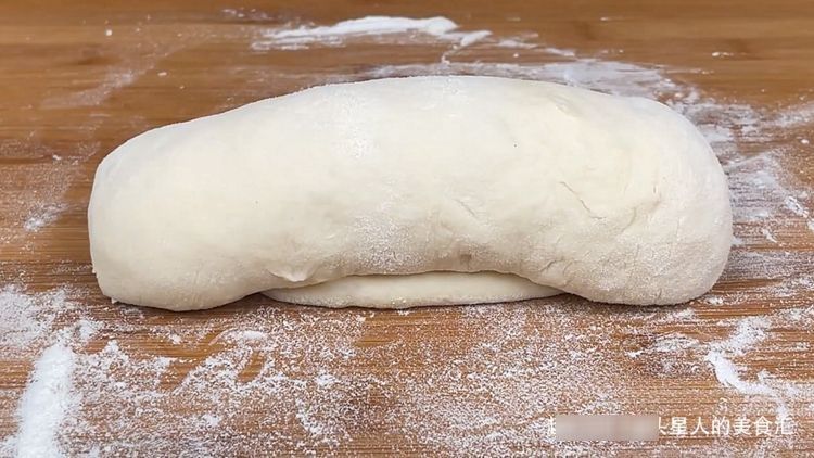面包家常做法简单又好吃，不用揉出膜，蓬松柔软，想失败都难