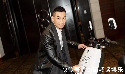 冷面笑匠|赵文卓意外出圈,“冷面笑匠”和“镇场大哥”的名号,他实至名归