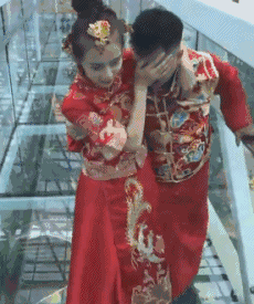 |搞笑GIF趣图:车头一翘,阎王发笑