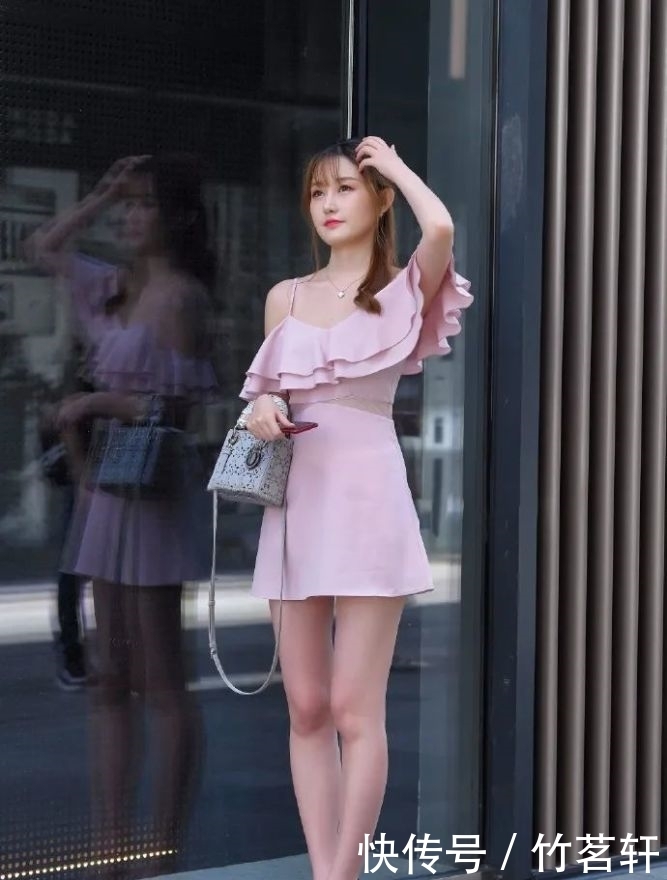 很淑女的漂亮性感小姐姐