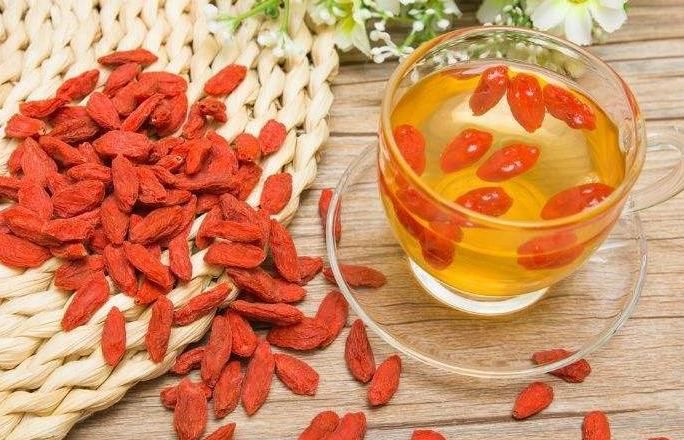 作用|枸杞泡水好处多,特别对于“男同志”!3个错误需要避免