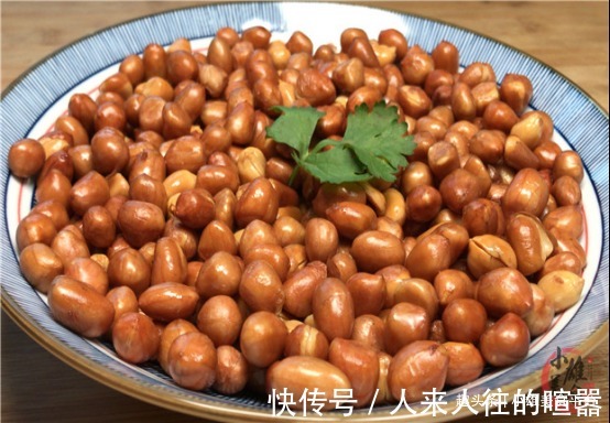 今天才知道,炒花生米不能先放油,教你饭店的诀窍,更香脆不返潮