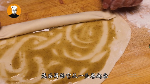 小吃摊卖10元一斤的酱香饼，告诉你秘制酱料配方，外脆里软又多层