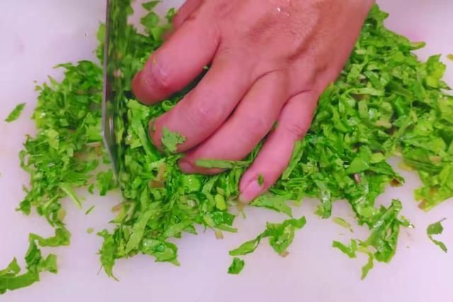 秋冬交替，最该吃此菜，鲜嫩营养又应季，错过了等明年