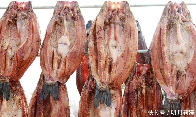 鲫鱼我只服这样做,稍微腌制风干,做好一次可以吃上半年