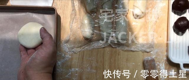 豆沙馅|芝麻豆沙酥饼，制作简单，层层酥脆，一口下去直掉渣，香酥可口！