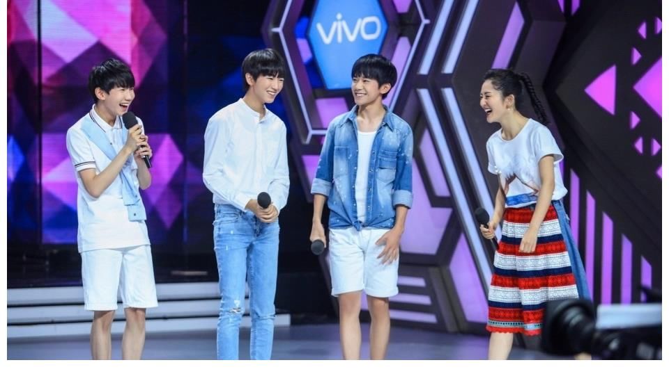 何炅回歸主持雙11晚會，他和汪涵還是湖南臺的臺柱子，網(wǎng)友評論太暖心