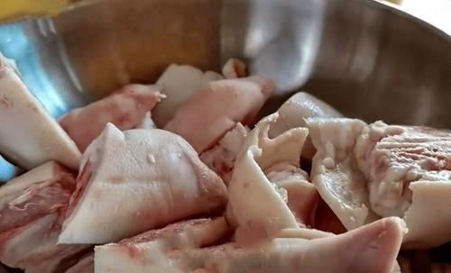 鸡肉|秋天,多给家人吃这肉,比牛羊肉营养,比鸡肉鲜嫩,煮一煮太香了