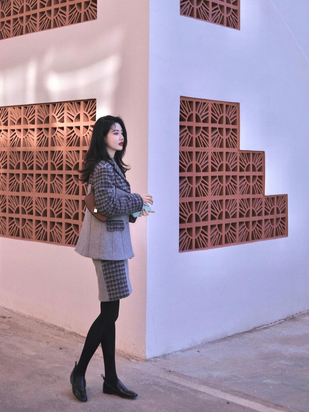 黑白配 冬季不容错过的“毛呢外套”搭配,思路总结好了,看这篇就够