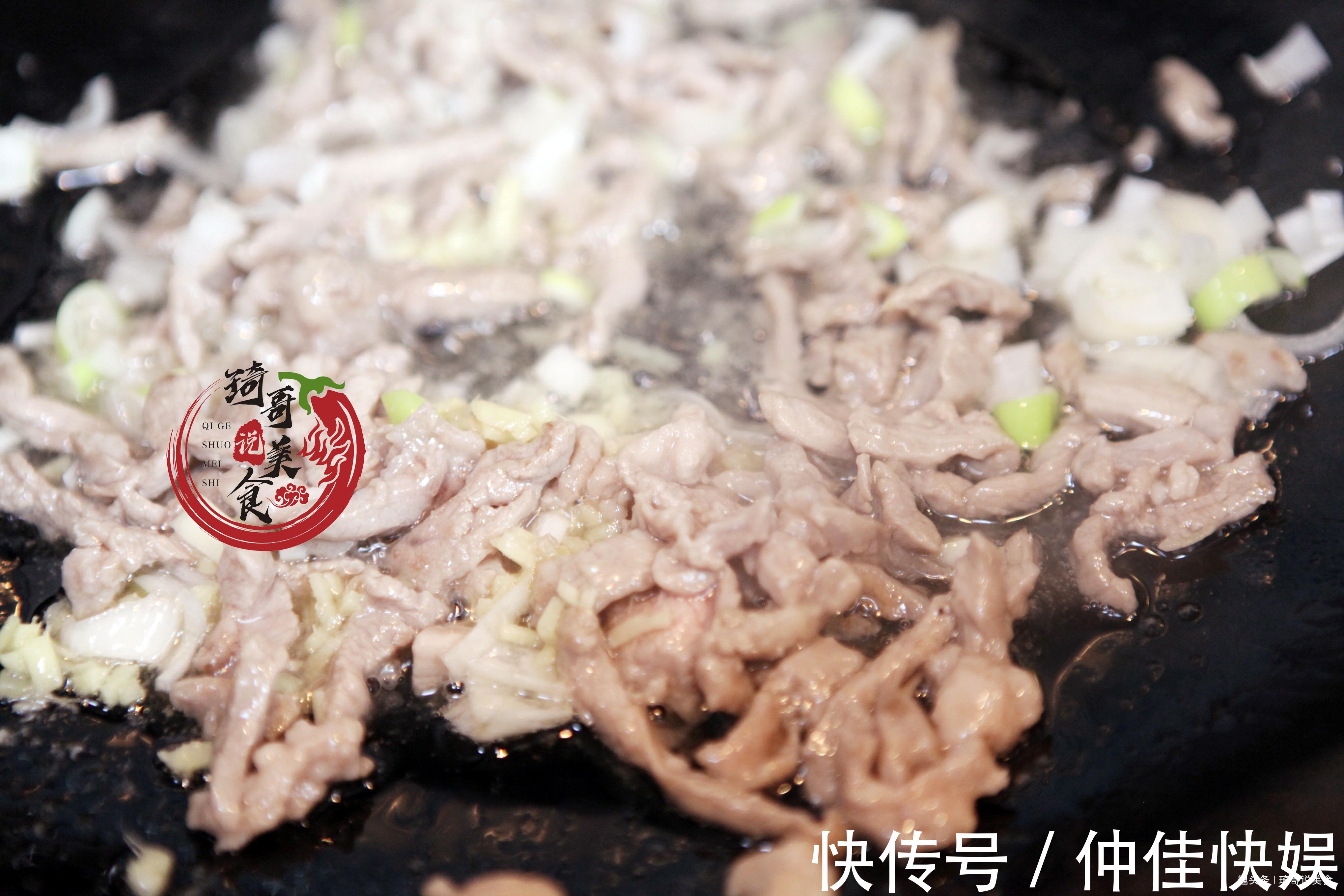 炒木耳|炒木耳时,“噼啪”炸锅真吓人!只需多做1步,木耳不炸锅更好吃