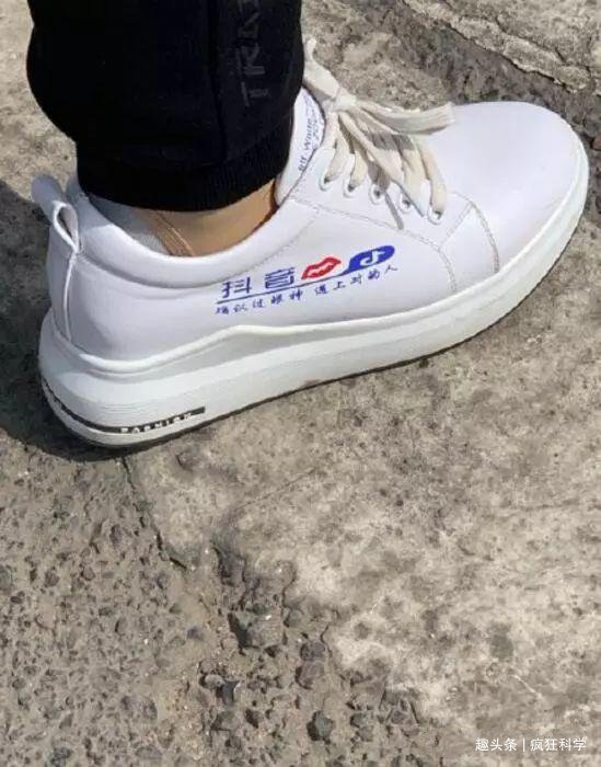 纯天然#一组脑洞大开的奇葩鞋子，设计师的创意实在让人看不懂！