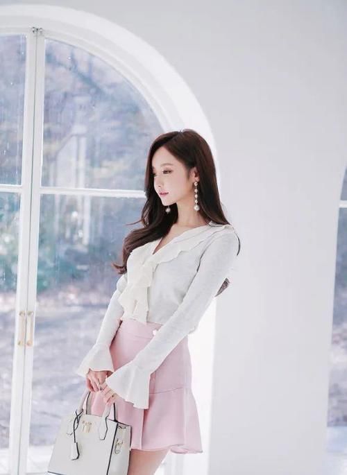仙气十足|美女穿搭:清秀白衣裙,仙气十足,女人味在蔓延!