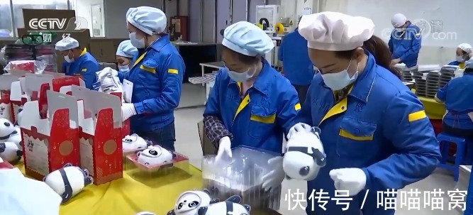 小尾巴|一秒都不停!“冰墩墩”工厂24小时满负荷运作!产量如何
