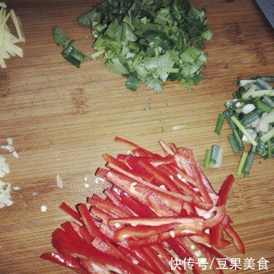 麻辣手撕鸡|有了麻辣手撕鸡（超级下饭），老公每天多吃一碗饭