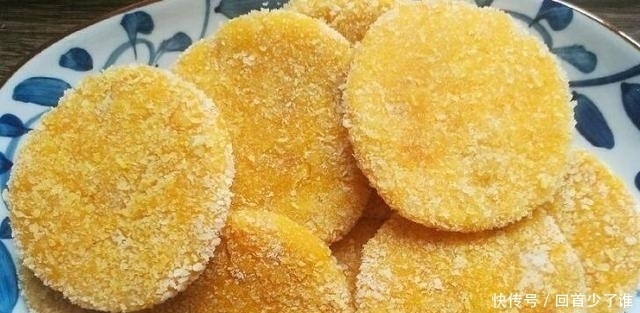 春天，多吃草莓和香蕉，学会这样做，香甜酥脆，大人孩子都爱吃