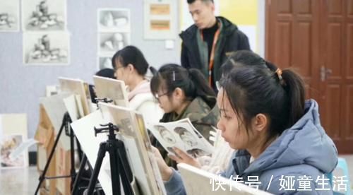 美术生!考试时间所剩不多,看美术生如何“力挽狂澜”,美术天赋使人佩服