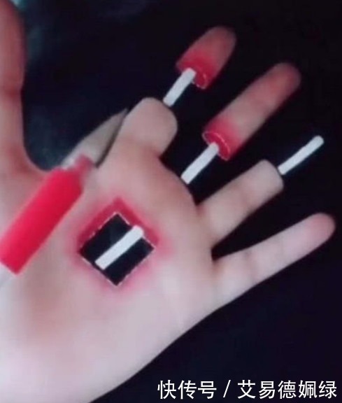 伤口#美术生都是“秀儿”吗?手掌作画玩出新花样,魔鬼看了都惭愧